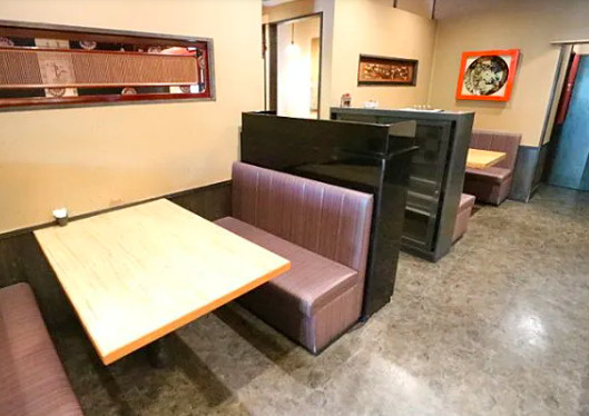 アルファコートアネックスの内装|テーブル席ございます◎