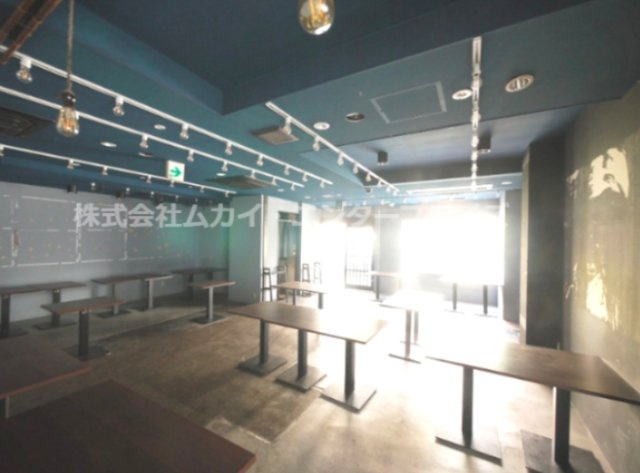 アルファコートアネックスの内装|明るい室内です