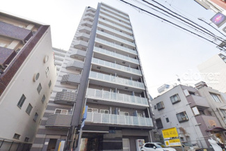 【外観】 | 手入れの行き届いた外壁やエントランスなど、「見ればわかる」レベルで清潔感を保ったマンションです。築年数を感じさせない姿で皆様をお出迎えします。～即日のご見学可能～　お問合せはお気軽にどうぞ。