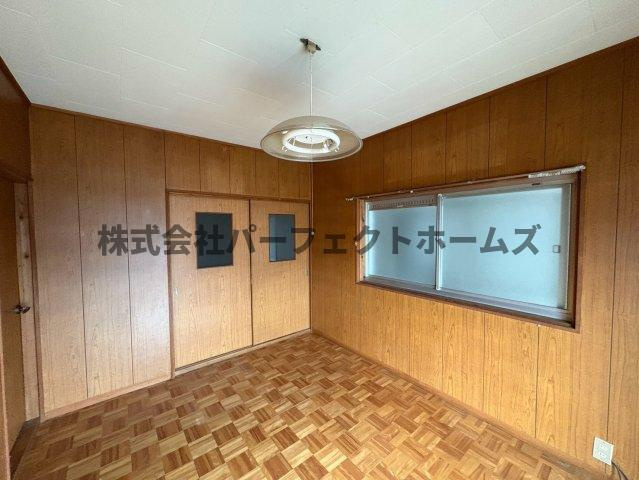山之上5丁目戸建　賃貸の内装|明るい室内です