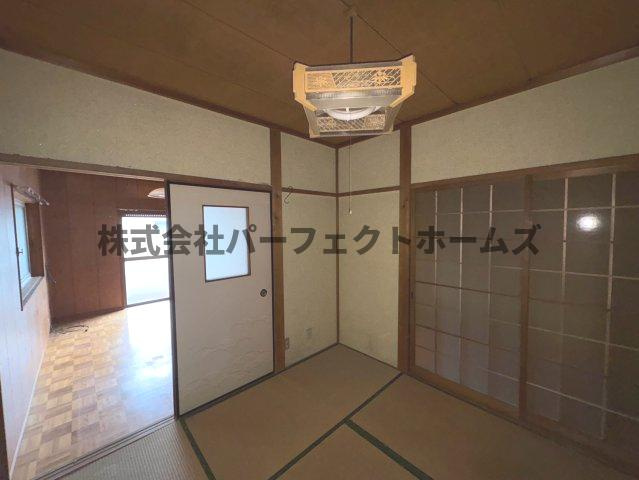 山之上5丁目戸建　賃貸の居間・リビング|こちらのリビングで趣味の時間をお楽しみください