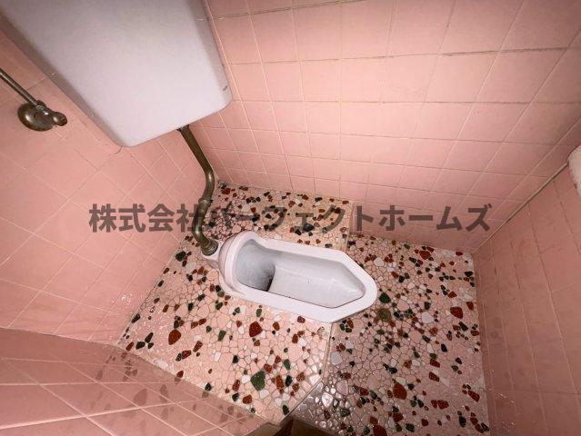 山之上5丁目戸建　賃貸のトイレ|ゆったりとした空間のトイレです