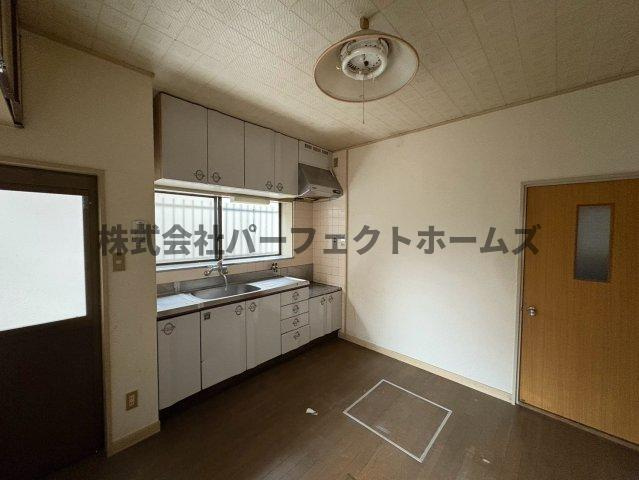 山之上5丁目戸建　賃貸の居間・リビング|ゆったり過ごせる居間です