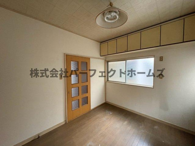 山之上5丁目戸建　賃貸の居間・リビング|ゆったり過ごせるリビングです