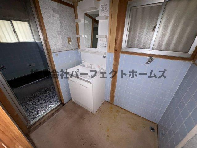 山之上5丁目戸建　賃貸の洗面所|ゆったりとスペースのある洗面所