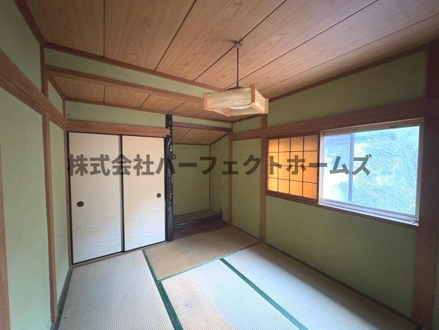 山之上5丁目戸建　賃貸の和室|柔らかい畳が心地よい和室