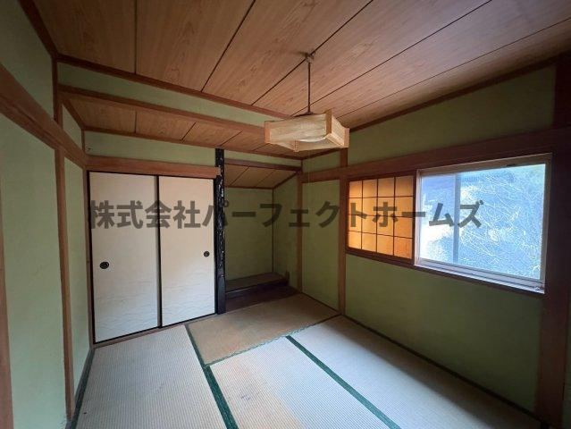 山之上5丁目戸建　賃貸の和室|日本らしい落ち着いた雰囲気の和室です