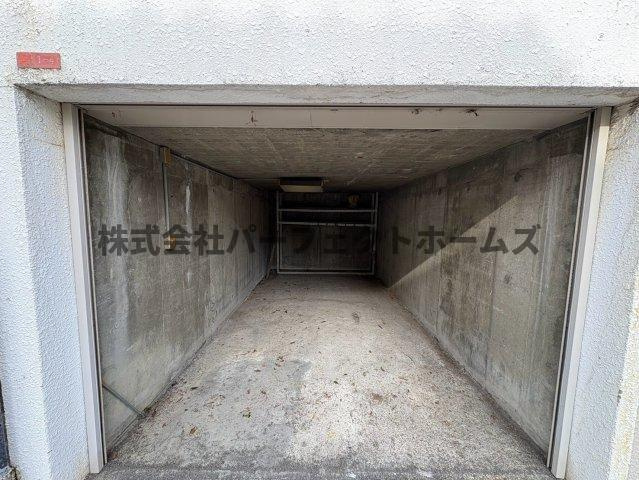 山之上5丁目戸建　賃貸の駐車場|駐車場に車を止められます