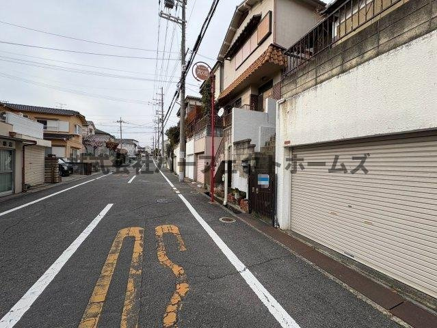 山之上5丁目戸建　賃貸の周辺|車をお持ちの方に嬉しい駐車場付きの物件です