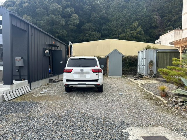 舞木町貸店舗の駐車場