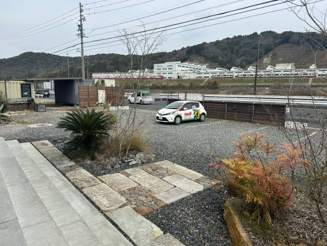 舞木町貸店舗の駐車場