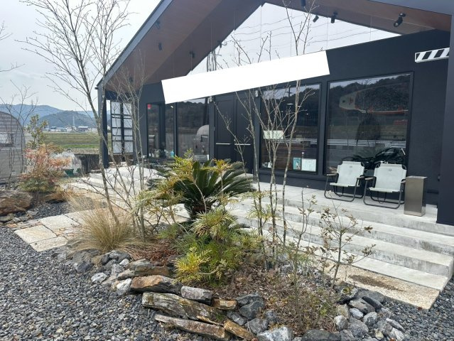 舞木町貸店舗の庭