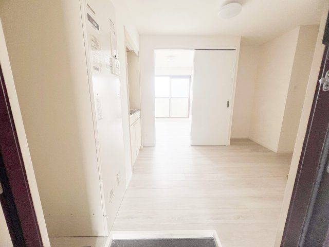 JJBASE西加賀屋の玄関