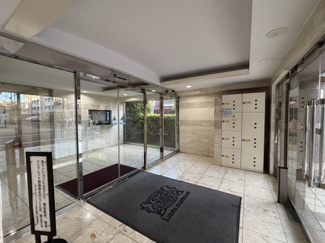 【エントランス】 | ライオンズマンション洗足池第２：便利な宅配ボックス付き♪