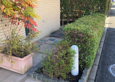 【庭】 | クレアコート東林間 | 物件によっては、入居者が個人的に使用できる専用庭がついているものもあります。また、住宅の中にある土間の部分を庭と呼ぶこともあります。庭の用途は住む人によって変わり、それによってデザインもさまざまです。