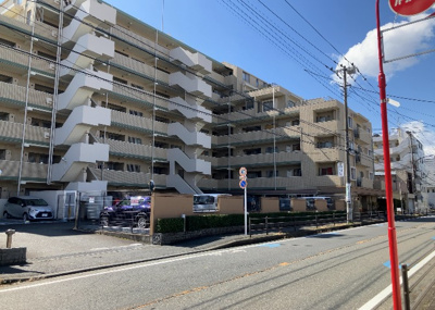 【外観】 | クレアコート東林間 | 隣家の土地はどうなっているのか、生活利便施設が近くにあるのか、学校まで近いかなど、お客様のライフスタイルにあわせたイメージが重要です。また、近くにあると困る施設が近くにないかも確認するといいでしょう。