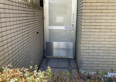 【内装】 | クレアコート東林間 | 共有部分は、住民なら誰もが使える設備のこと。例えば駐車場やエレベーター、インターネット設備、セキュリティ設備などがあります。他にも、マンションの廊下・外部階段やエントランス・ゴミ置き場などがあります。