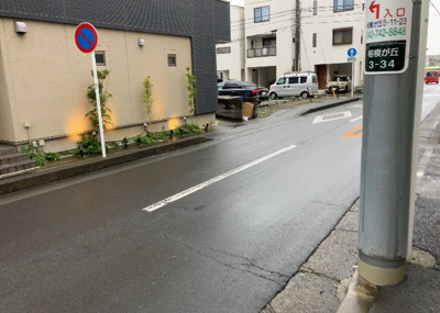 【外観】 | シードオン２１ | 隣家の土地はどうなっているのか、生活利便施設が近くにあるのか、学校まで近いかなど、お客様のライフスタイルにあわせたイメージが重要です。また、近くにあると困る施設が近くにないかも確認するといいでしょう。