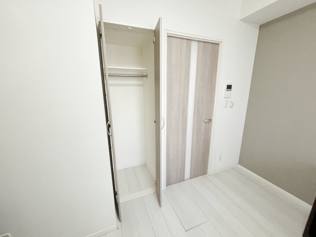 プレセダンヒルズ八王子の内装|明るい色調の室内です