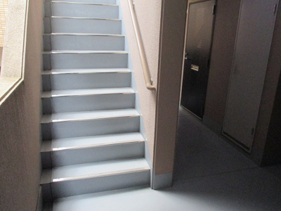 【その他共用部分】 | シェルマンド淡路 | 共用階段です