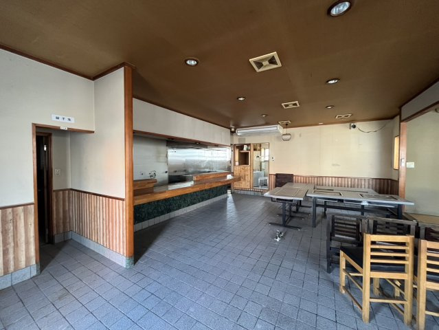 上坂部三丁目ガレージ付き店舗事務所