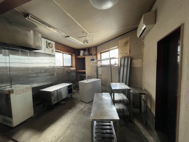 上坂部三丁目ガレージ付き店舗事務所