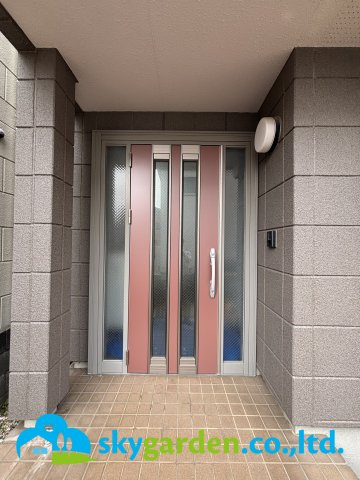 平塚市徳延　中古戸建の玄関