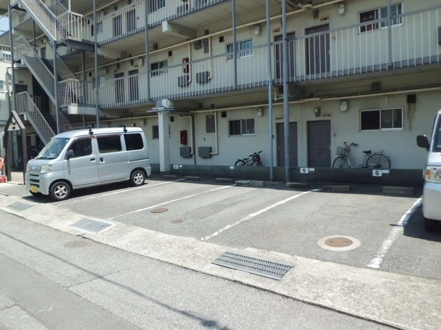 グランディア東神戸の駐車場