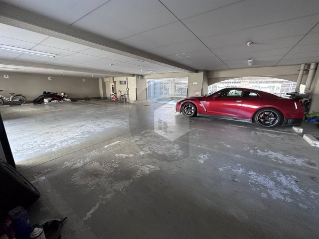 友井グレイスの駐車場