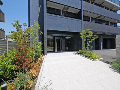 【エントランス】 | プレサンス東三国エンブレイス | 清潔なエントランスです