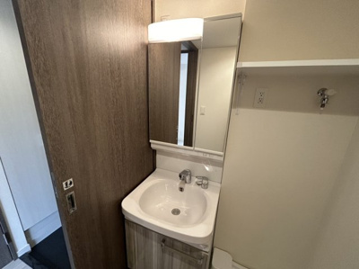 【独立洗面台】 | プレサンス東三国エンブレイス | 朝の身支度には欠かせない独立洗面化粧台