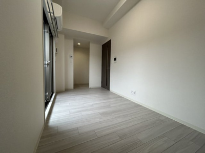 【居間・リビング】 | プレサンス東三国エンブレイス | こちらのリビングで趣味の時間をお楽しみください