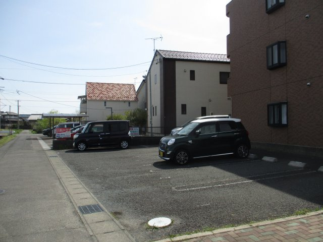 シャリテG.Sの駐車場