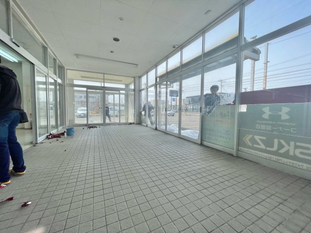【売店舗】由利本荘市石脇のエントランス
