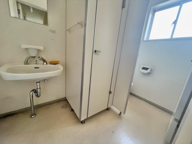 【売店舗】由利本荘市石脇のトイレ|2階事務所部分トイレ