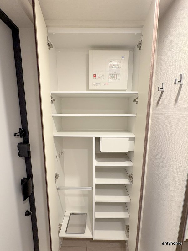 コンフォリア・リヴ本町WEST Ｑ　仲介手数料無料の収納