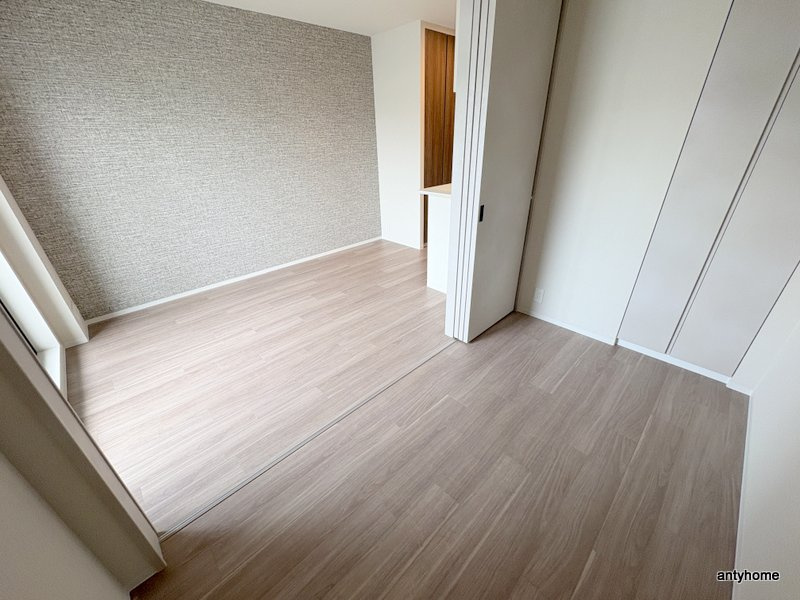 コンフォリア・リヴ本町WEST Ｑ　仲介手数料無料の洋室