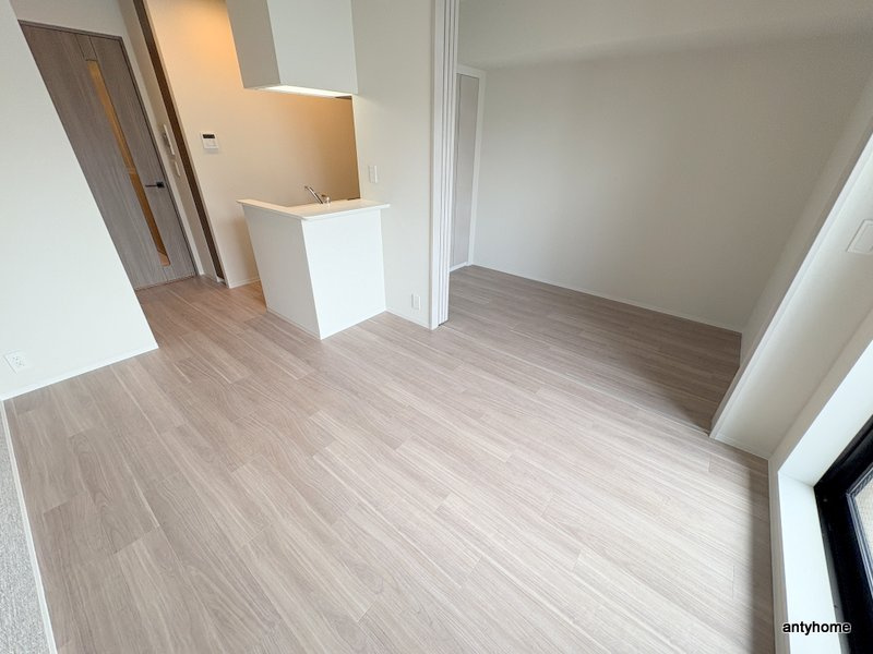 コンフォリア・リヴ本町WEST Ｑ　仲介手数料無料の居間・リビング