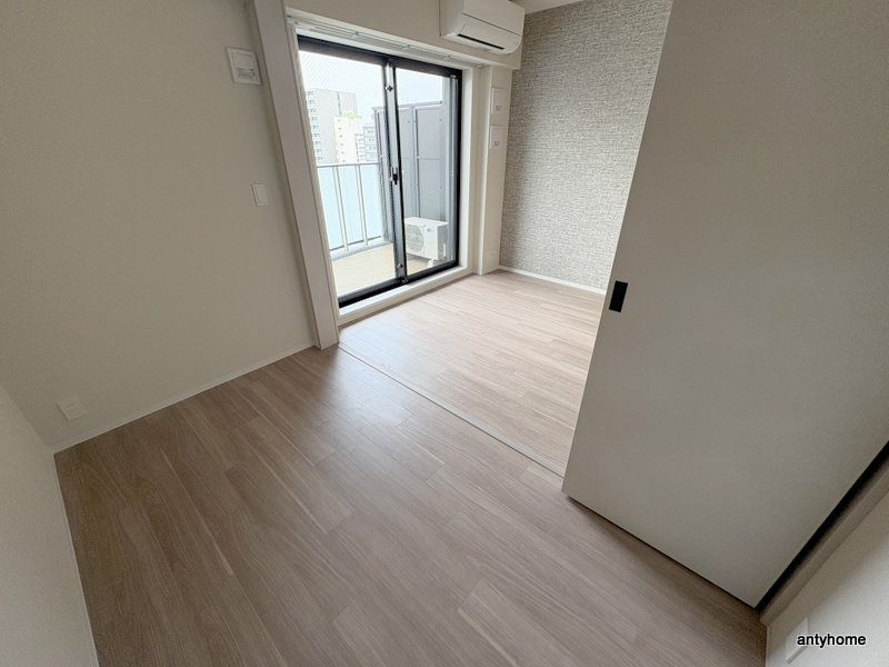 コンフォリア・リヴ本町WEST Ｑ　仲介手数料無料の寝室