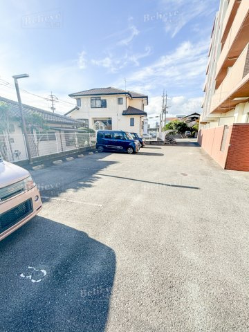 モントーレヒルズ東櫛原の駐車場|駐車スペースもあります☆