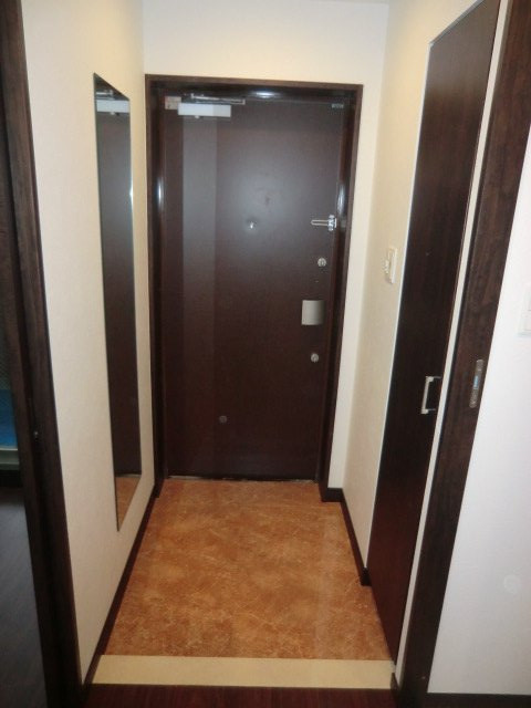 プレジオ十三の玄関