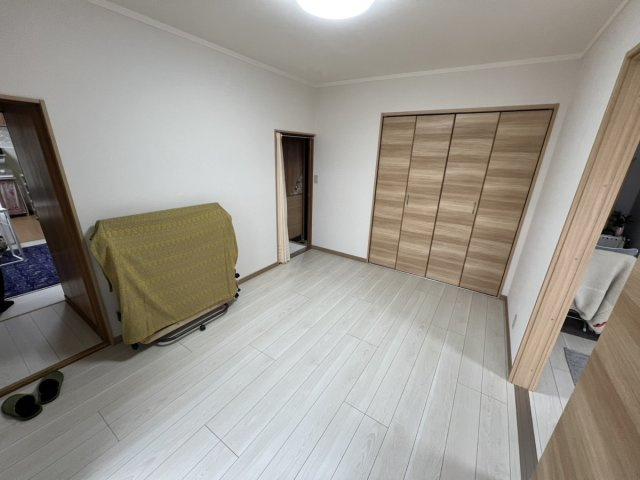 上日置町戸建ての洋室