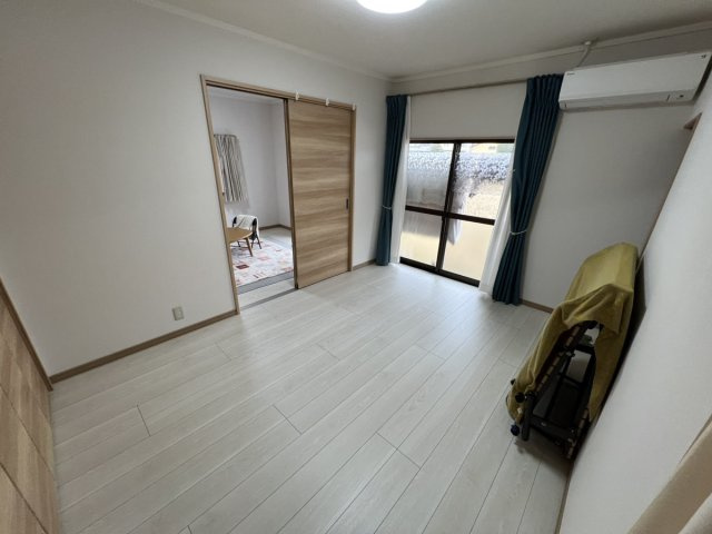 上日置町戸建ての洋室