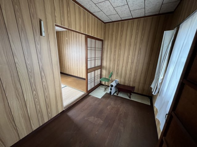 上日置町戸建ての洋室