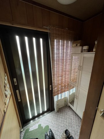 上日置町戸建ての玄関