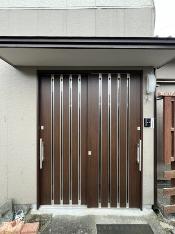 上日置町戸建ての玄関