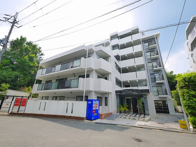 プレジール学園前の外観