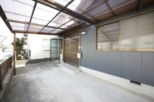 半田市苗代町１丁目の一戸建ての駐車場
