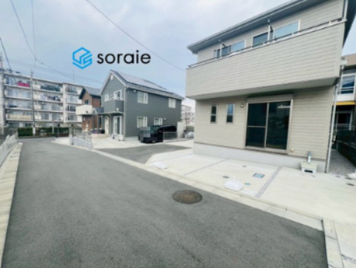 入間市久保稲荷　C号棟　新築戸建の前面道路含む現地写真
