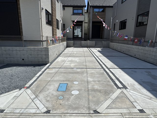 流山市三輪野山１丁目新築戸建【流山北小学校：9分】の駐車場|4号棟駐車スペース・縦列２台駐車可